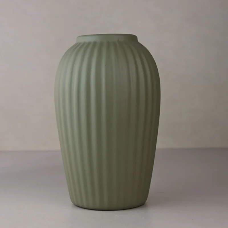 Vaso Canelado Grande em Cerâmica · Verde-musgo